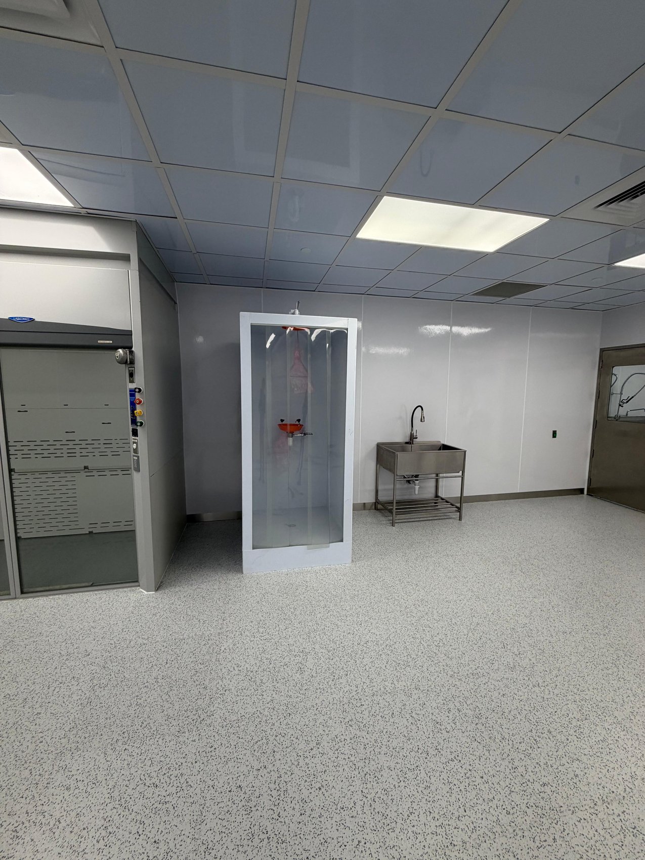 Clean Room Safety Station